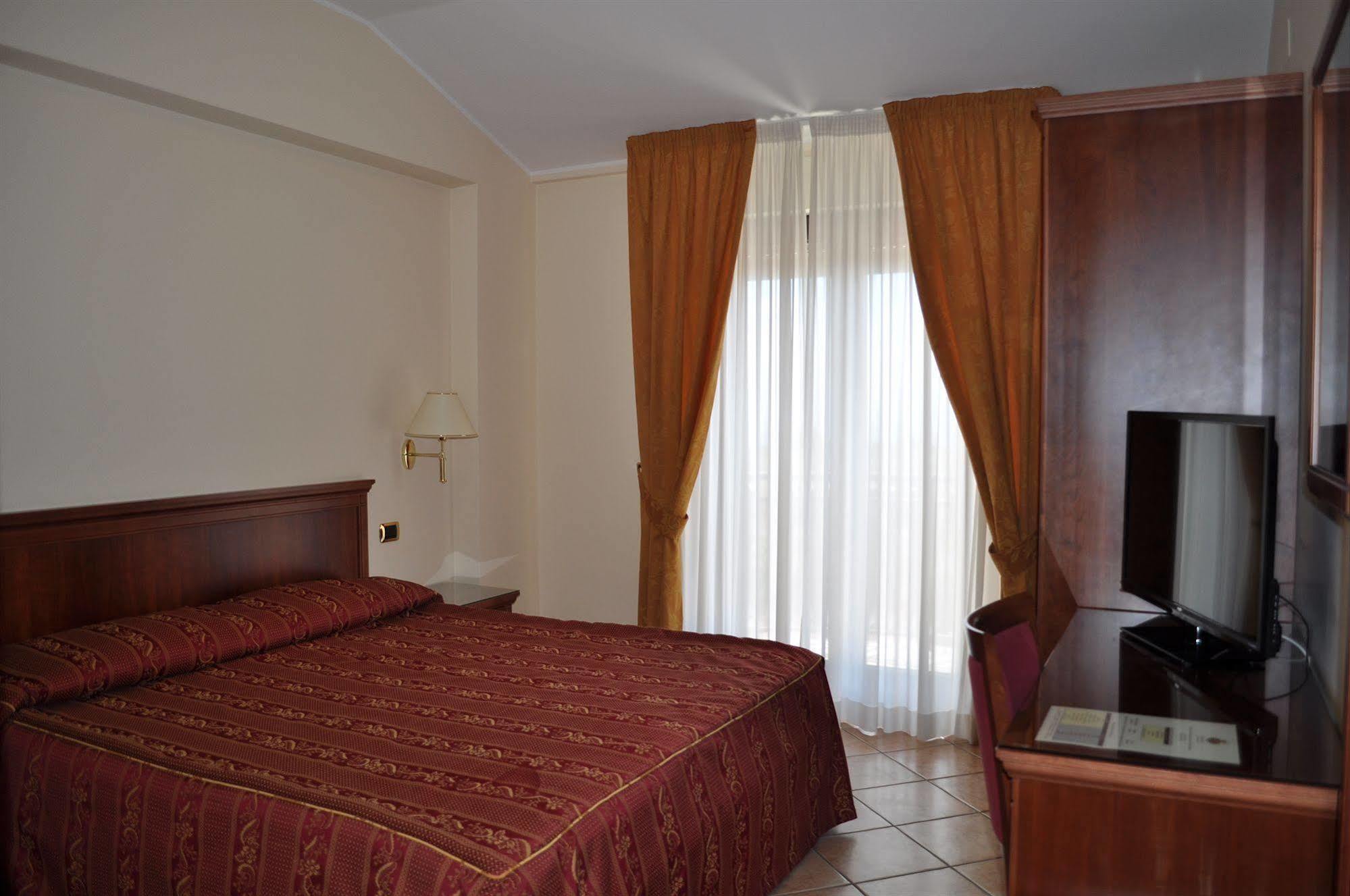 Hotel Ristorante Rossemi San Giovanni Rotondo Kültér fotó
